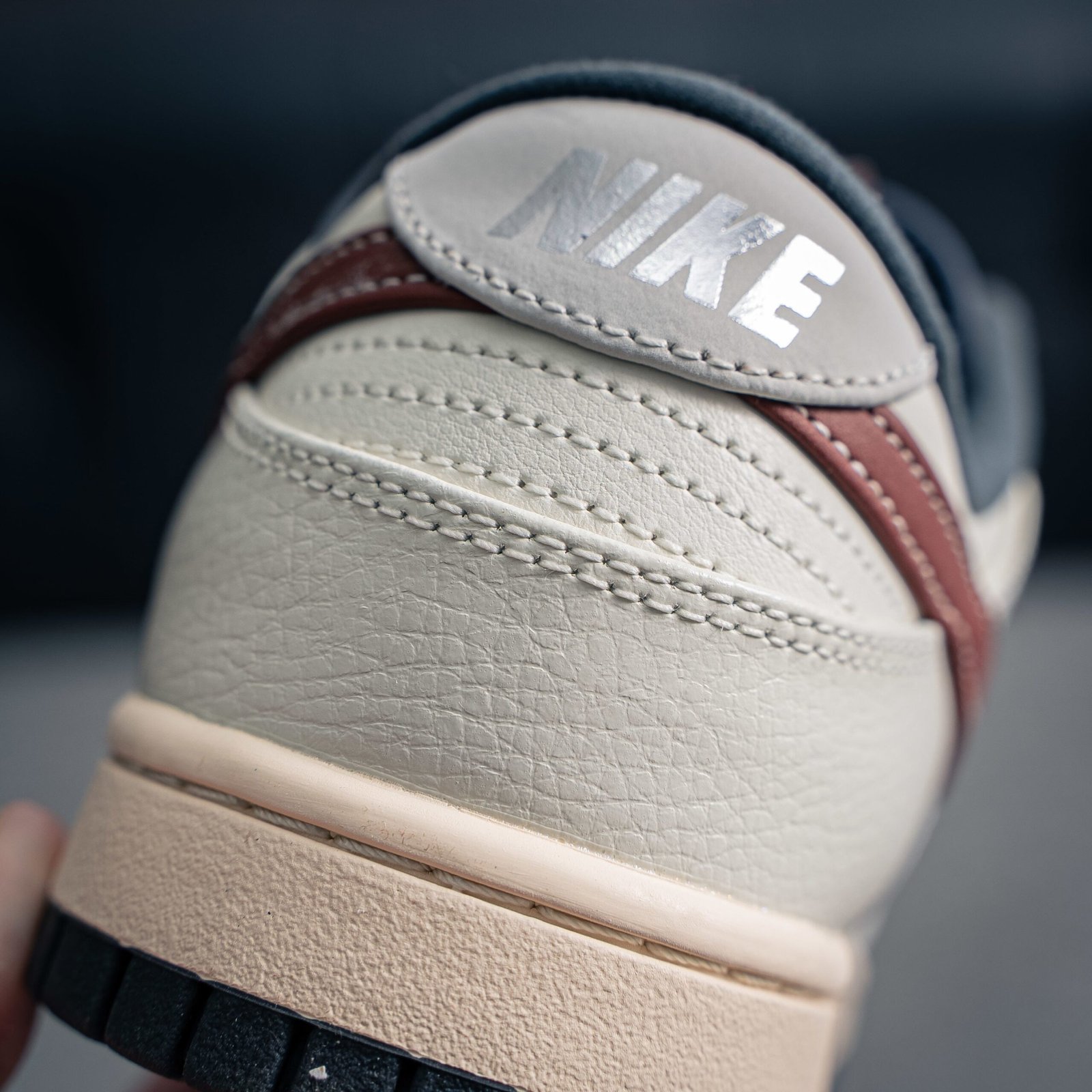 Nike Dunk Low Damskie Dark Pony Soft Pearl - obrazek 3